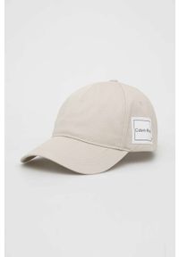 Calvin Klein czapka z daszkiem bawełniana kolor beżowy z aplikacją. Kolor: beżowy. Materiał: bawełna. Wzór: aplikacja #1