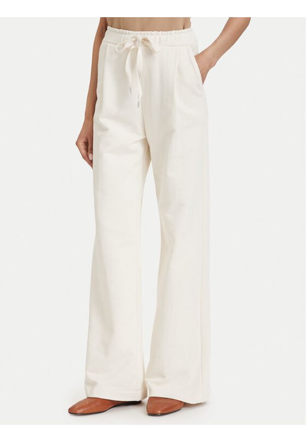 Maryley Spodnie materiałowe 26EB519/07PA Beżowy jasny Regular Fit. Kolor: beżowy. Materiał: bawełna