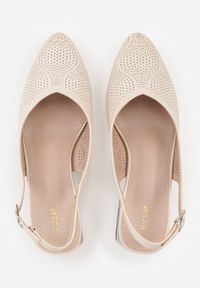 Born2be - Beżowo-Niebieski Czółenka VICES z Drobną Perforacją na Słupku ze Sprzączką Harellenne. Okazja: na co dzień, do pracy, na spotkanie biznesowe. Zapięcie: sprzączka. Kolor: beżowy. Materiał: jeans. Szerokość cholewki: normalna. Obcas: na słupku. Styl: klasyczny, casual, biznesowy. Wysokość obcasa: średni #3