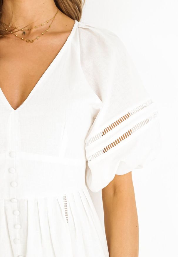 Born2be - Biała Sukienka Maxi z Bawełny i Lnu z Ażurowymi Wstawkami i Gumką w Pasie Arada. Okazja: na co dzień. Kolor: biały. Materiał: len, bawełna. Wzór: ażurowy. Typ sukienki: proste. Styl: casual, wizytowy. Długość: maxi