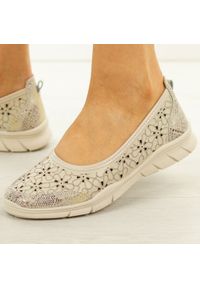 Beżowe ażurowe skórzane baleriny damskie Cambell 87324. Okazja: na co dzień. Nosek buta: okrągły. Kolor: beżowy. Materiał: skóra. Szerokość cholewki: normalna. Wzór: ażurowy. Sezon: jesień, wiosna, lato. Styl: elegancki, klasyczny, casual #1