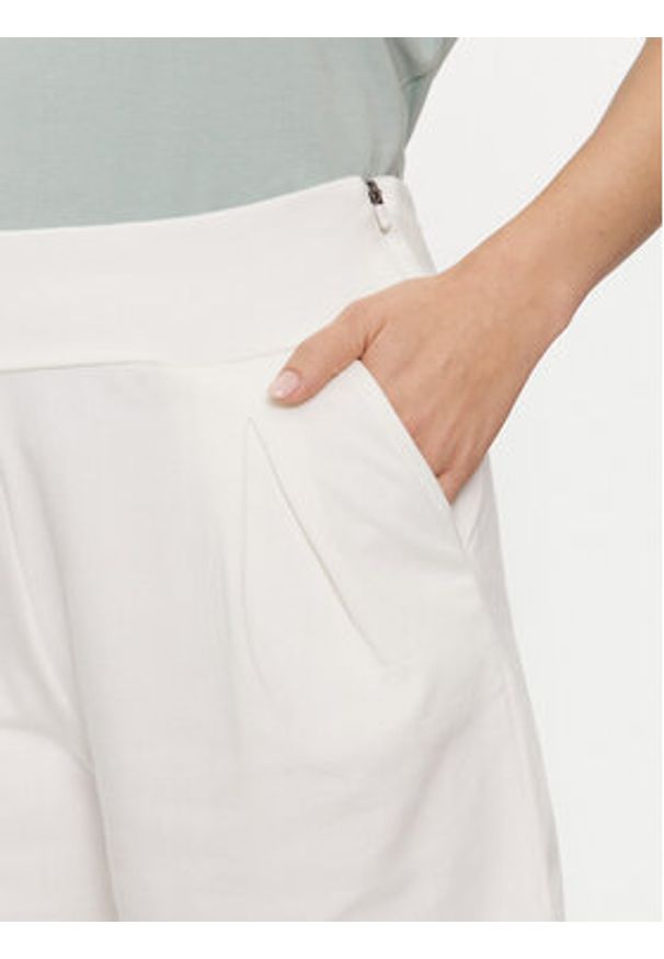 CMP Szorty sportowe 34D5636 Écru Regular Fit. Materiał: bawełna, syntetyk
