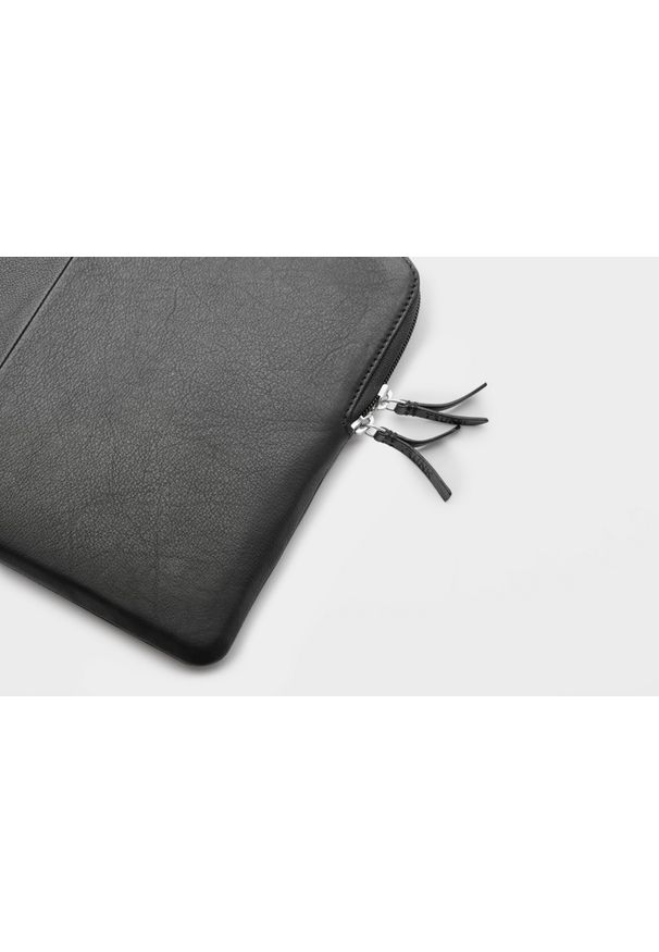 Etui Trunk Leather Sleeve do MacBook 14'' (black). Materiał: mikrofibra, skóra. Styl: biznesowy, elegancki