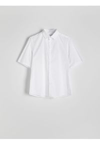 Reserved - Gładka koszula regular fit - biały. Kolor: biały. Materiał: bawełna, tkanina. Wzór: gładki