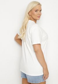 Born2be - Biały Bawełniany T-shirt Ozdobiony Sercem Tolianee. Okazja: na co dzień. Kolor: biały. Materiał: bawełna. Wzór: aplikacja. Styl: klasyczny, casual #5