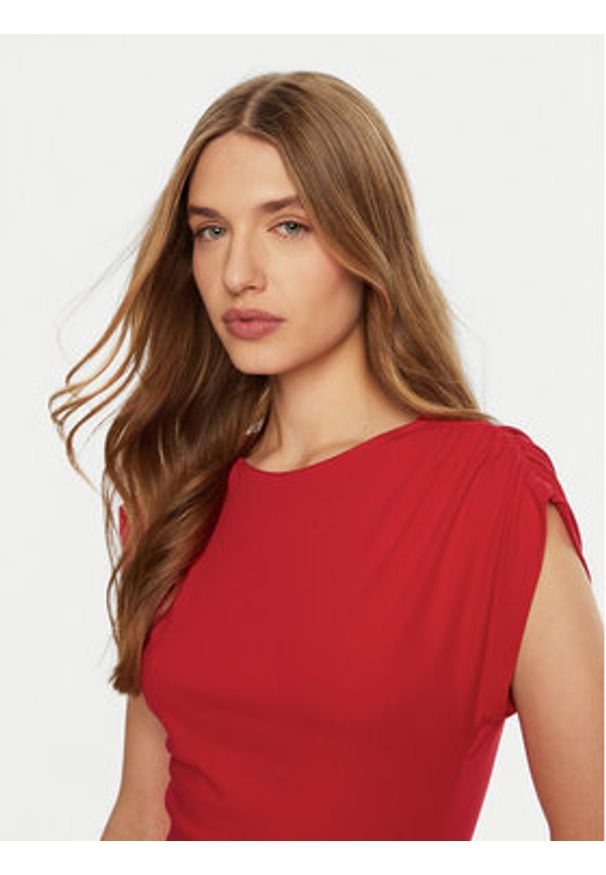 Imperial Sukienka codzienna AFBIIHL Czerwony Regular Fit. Okazja: na co dzień. Kolor: czerwony. Materiał: wiskoza. Typ sukienki: proste. Styl: casual