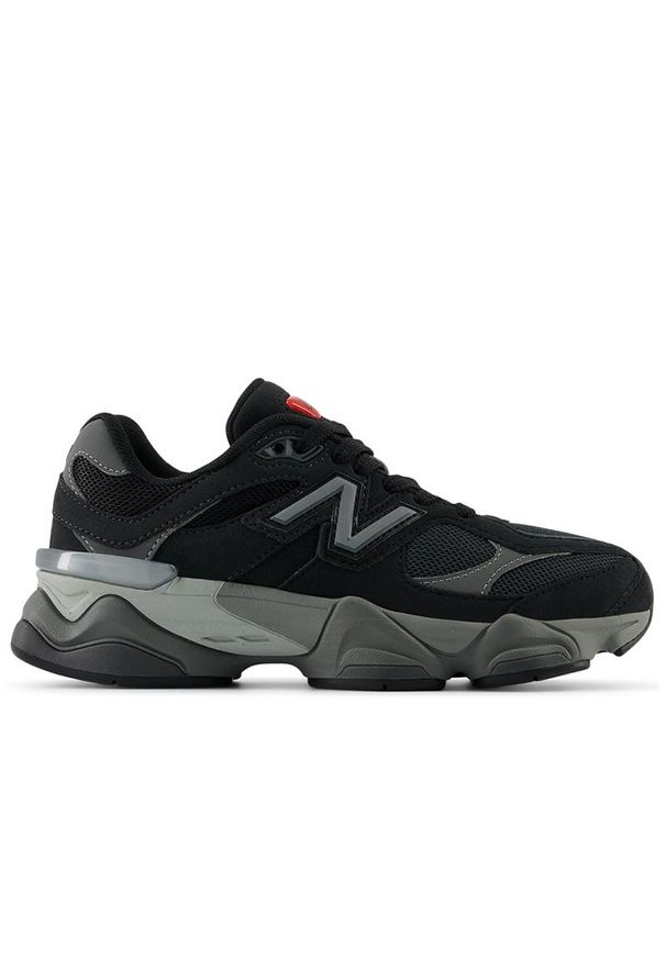 Buty dziecięce New Balance GC9060BK - czarne. Okazja: na co dzień, na uczelnię. Kolor: czarny. Materiał: guma, syntetyk, materiał. Szerokość cholewki: normalna. Sport: turystyka piesza