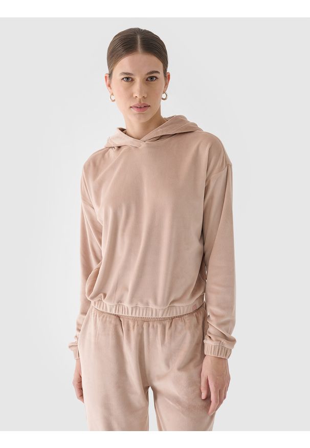 4f - 4F Bluza dresowa z weluru nierozpinana z kapturem damska - beżowa M. Okazja: na co dzień. Typ kołnierza: kaptur. Kolor: beżowy. Materiał: welur, dresówka. Wzór: ze splotem, gładki, jednolity. Styl: casual, sportowy