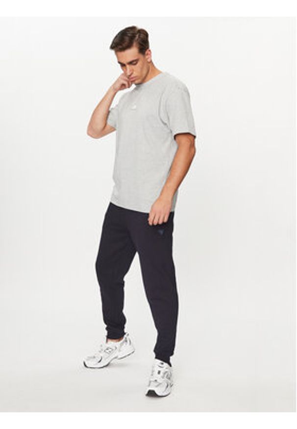 New Balance T-Shirt Athletics Remastered Graphic Cotton Jersey Short Sleeve T-shirt MT31504 Szary Regular Fit. Kolor: szary. Materiał: bawełna