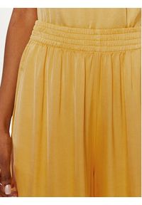 ViCOLO Spodnie palazzo TB0034 Żółty Relaxed Fit. Kolor: żółty. Materiał: wiskoza