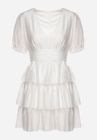 Born2be - Biała Sukienka o Rozkloszowanym Kroju z Bufiastymi Rękawami i Falbankami Elfea. Typ kołnierza: kołnierz z falbankami. Kolor: biały. Materiał: włókno. Styl: klasyczny #6