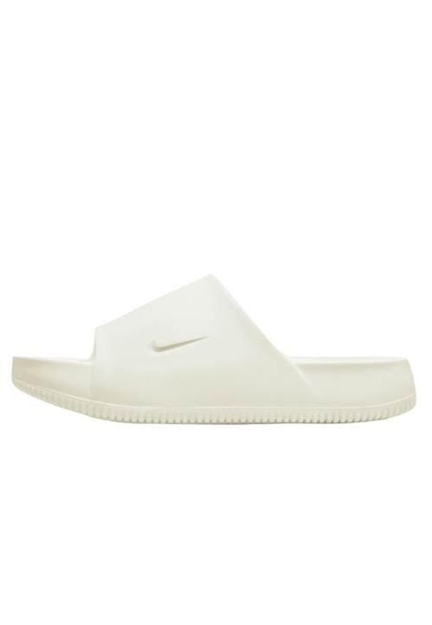 Klapki męskie Nike Calm Slide. Zapięcie: bez zapięcia. Kolor: biały. Materiał: syntetyk, materiał. Szerokość cholewki: normalna. Sport: turystyka piesza, pływanie, fitness
