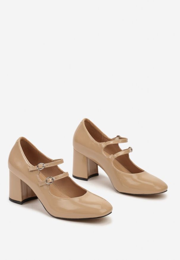 Born2be - Beżowe Lakierowane Czółenka na Obcasie z Kwadratowym Noskiem Ozdobnymi Paskami Labirae. Okazja: na co dzień, do pracy, na spotkanie biznesowe. Zapięcie: pasek. Kolor: beżowy. Materiał: lakier. Wzór: paski. Obcas: na obcasie. Styl: biznesowy, casual, elegancki. Wysokość obcasa: średni