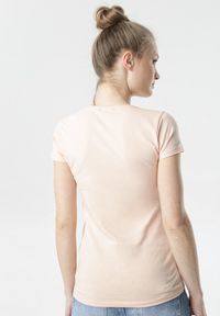 Born2be - Jasnoróżowy T-shirt Echolaira. Kolor: różowy. Długość: krótkie. Styl: sportowy #4