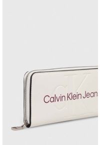 Calvin Klein Jeans portfel damski kolor biały. Kolor: biały #6