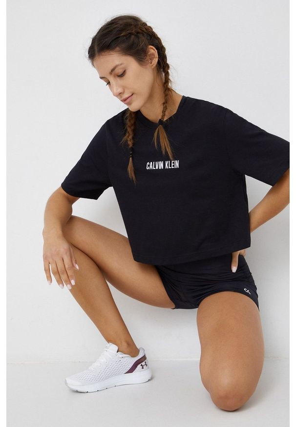Calvin Klein Performance - T-shirt. Kolor: czarny. Materiał: materiał, dzianina. Wzór: aplikacja