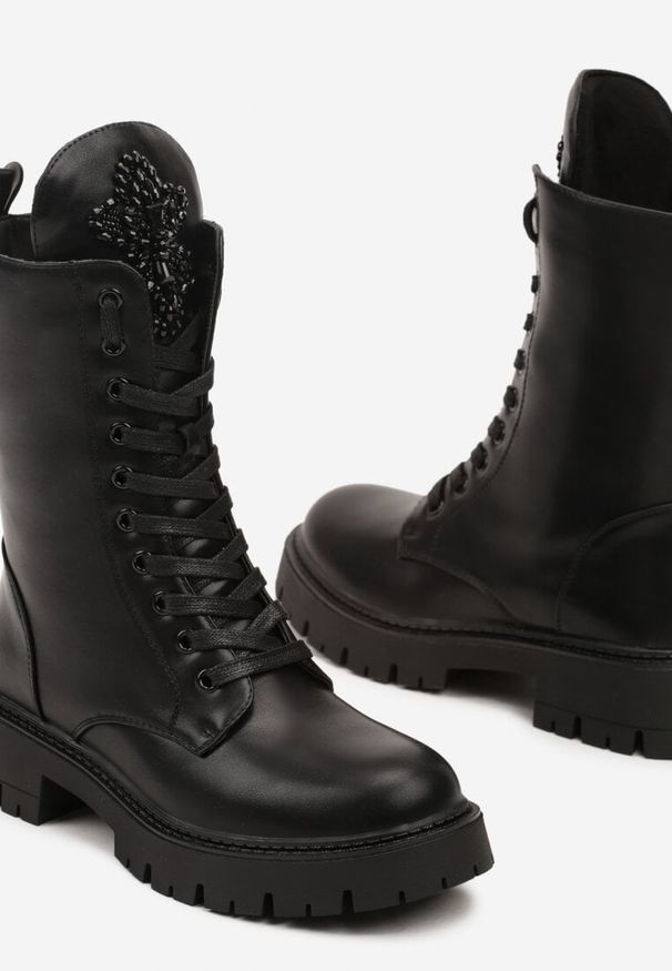 Born2be - Czarne Botki Workery na Grubej Podeszwie Sznurowaniem i Cyrkoniami Cesilia. Okazja: na co dzień. Zapięcie: sznurówki. Kolor: czarny. Materiał: jeans, skóra. Wzór: aplikacja. Styl: elegancki, casual