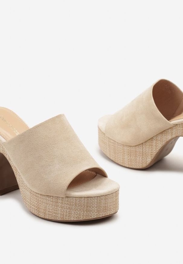 Renee - Beżowe Klapki z Wyściółką z Ekoskóry na Słupkowym Obcasie i Platformie Timanre. Kolor: beżowy. Sezon: lato. Obcas: na obcasie. Styl: elegancki. Wysokość obcasa: średni