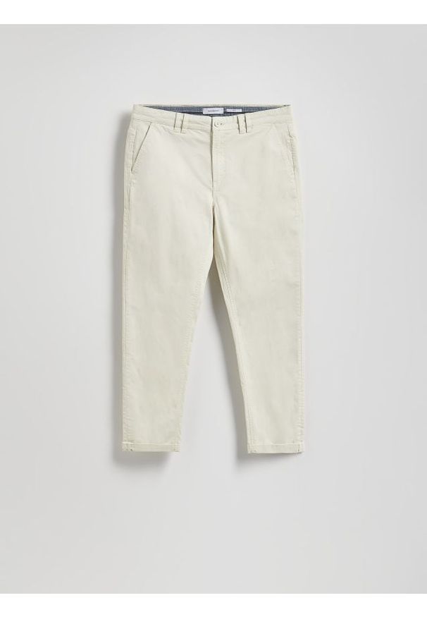 Reserved - Bawełniane spodnie chino slim - beżowy. Kolor: beżowy. Materiał: bawełna