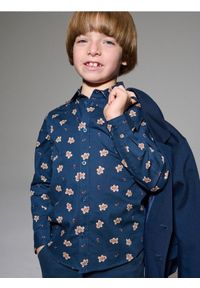 Sinsay - Bawełniana koszula ze świątecznym wzorem - granatowy. Kolor: niebieski. Materiał: bawełna. Styl: wizytowy