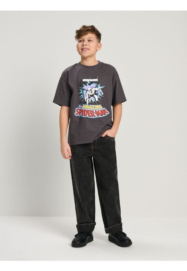Sinsay - Bawełniana koszulka z nadrukiem Spider-Man - szary. Kolor: szary. Materiał: bawełna. Wzór: nadruk