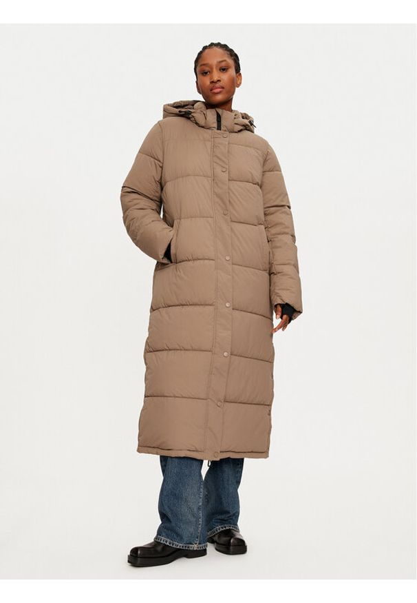 only - ONLY Płaszcz zimowy 15287913 Brązowy Regular Fit. Kolor: brązowy. Materiał: syntetyk. Sezon: zima