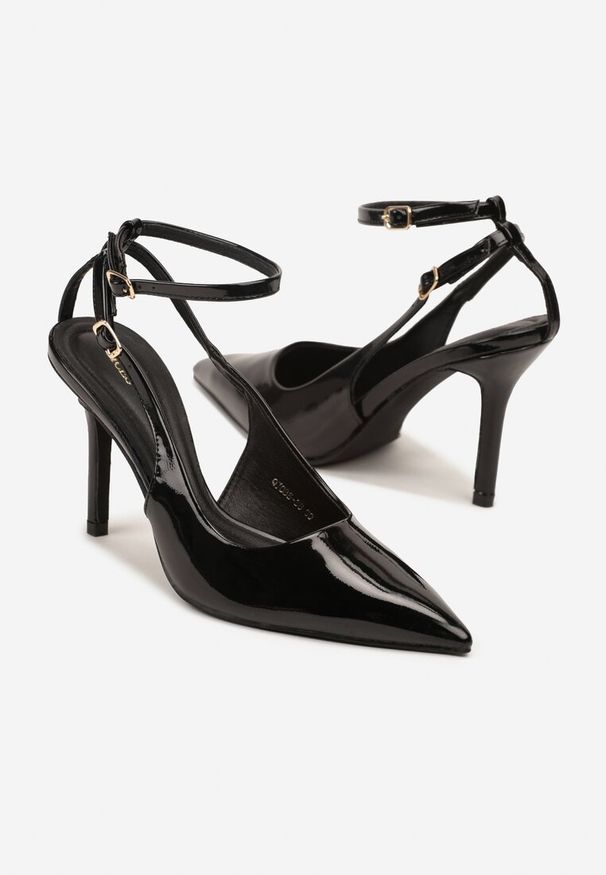 Renee - Czarne Sandały Lakierowane Vices na Szpilce Typu Slingback Dolenita. Okazja: na co dzień, na spacer. Nosek buta: szpiczasty. Zapięcie: sprzączka. Kolor: czarny. Materiał: lakier. Sezon: lato. Obcas: na szpilce. Styl: klasyczny, casual