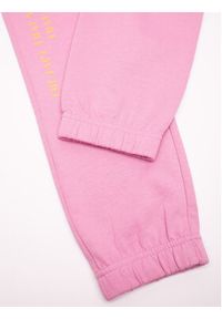 COCCODRILLO - Coccodrillo Spodnie dresowe WC3120102RPJ Różowy Regular Fit. Kolor: różowy. Materiał: bawełna