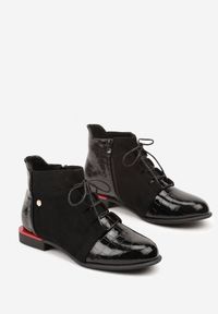 Renee - Czarne Botki Lakierowane Vices Typu Sztyblety Ozdobione Tłoczeniem Uzvila. Okazja: na co dzień. Kolor: czarny. Materiał: lakier. Wzór: aplikacja. Styl: street, casual, elegancki #7