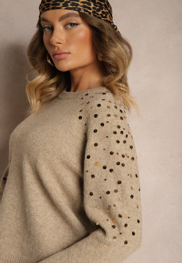 Renee - Beżowy Sweter z Bawełną i Cekinami Ceala. Okazja: na co dzień, na imprezę. Kolor: beżowy. Materiał: bawełna. Wzór: aplikacja. Styl: elegancki, casual