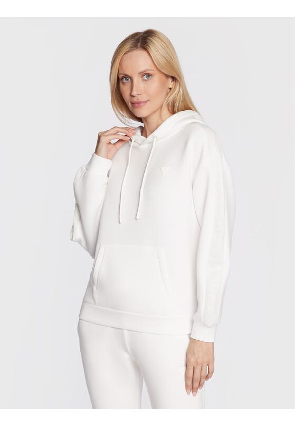 Guess Bluza Brenda V2YQ18 K7UW2 Biały Regular Fit. Kolor: biały. Materiał: wiskoza