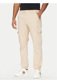 Guess Spodnie materiałowe M5RB54 WGXY1 Beżowy Slim Fit. Kolor: beżowy. Materiał: bawełna #1
