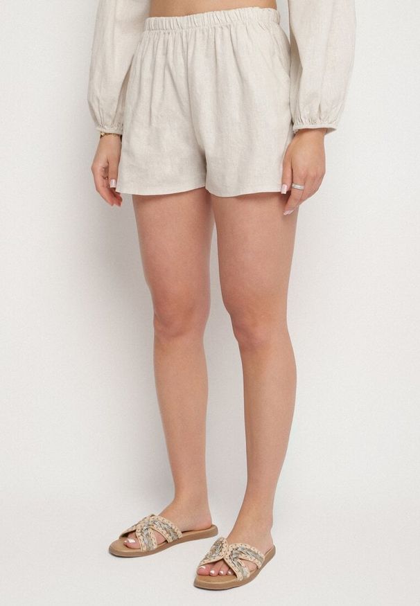 Born2be - Beżowy Komplet z Lnu i Bawełny Wiązana Bluzka i Szorty Miradela. Kolor: beżowy. Materiał: len, bawełna