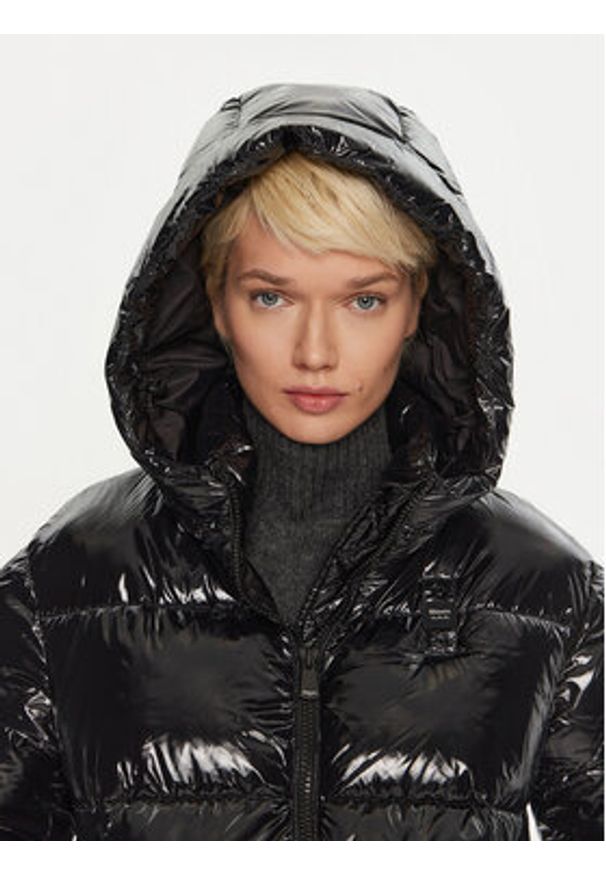 Blauer Kurtka zimowa 24WBLDC02342 Czarny Regular Fit. Kolor: czarny. Materiał: syntetyk. Sezon: zima