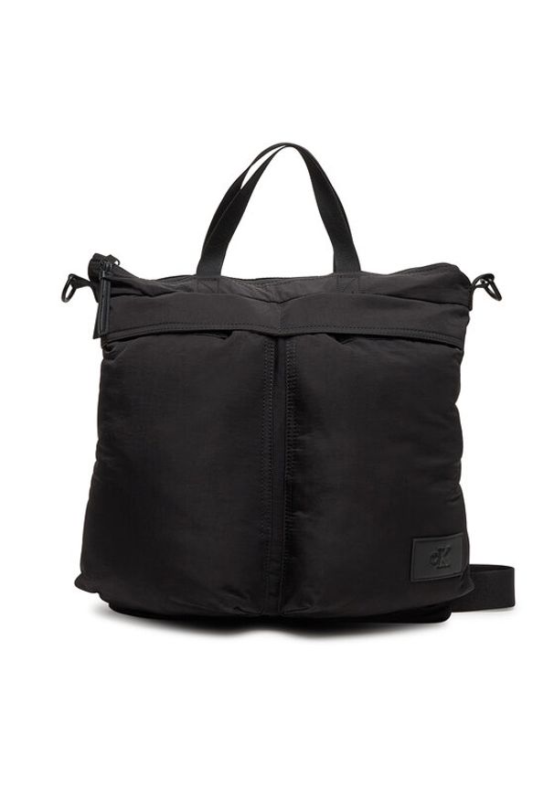 Calvin Klein Jeans Torba na laptopa Metro Nylon Helmet Bag LV04G3130G Czarny. Kolor: czarny. Materiał: materiał