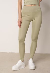 Born2be - Zielone Legginsy w Stylu Basic z Wyszczuplającym Pasem Samertes. Okazja: do pracy, na co dzień, na spacer. Stan: podwyższony. Kolor: zielony. Długość: krótkie. Styl: casual #6