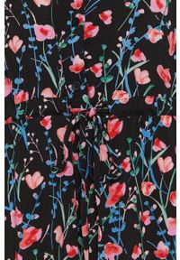 JDY - Jacqueline de Yong Sukienka kolor czarny midi rozkloszowana. Kolor: czarny. Materiał: tkanina, materiał, wiskoza. Typ sukienki: rozkloszowane. Długość: midi