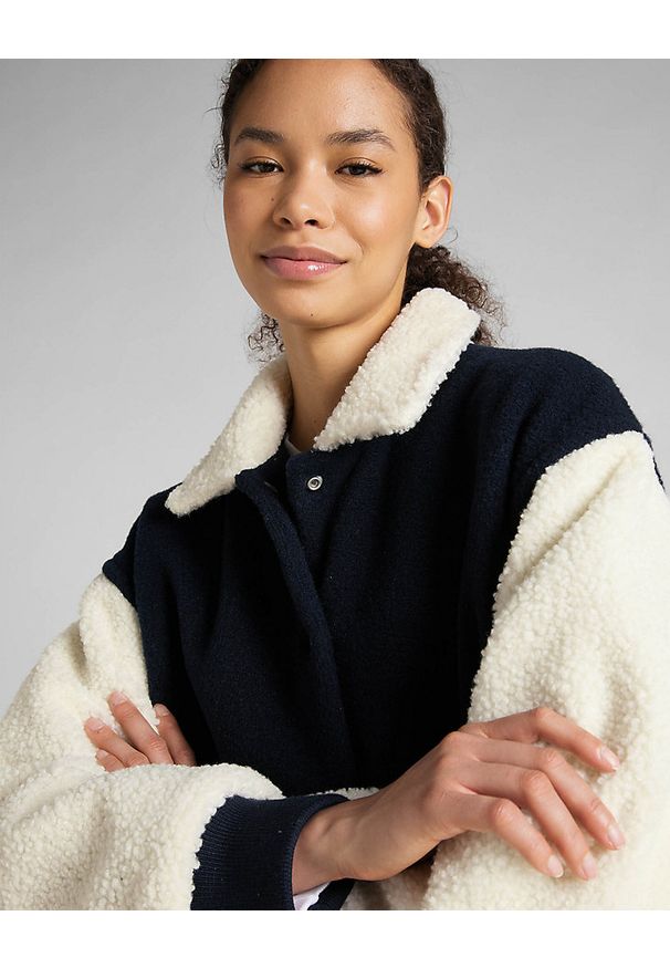 Lee - LEE ELONGATED VARSITY JACKET DAMSKA KURTKA PRZEJŚCIOWA SHERPA NAVY L55IEX35 112320682