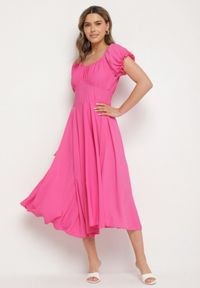 Born2be - Fuksjowa Sukienka z Bawełną Typu Hiszpanka z Ozdobnymi Bufkami Lunaleia. Okazja: na co dzień. Typ kołnierza: dekolt hiszpanka. Kolor: różowy. Materiał: bawełna. Styl: casual, elegancki, klasyczny #1