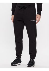 Calvin Klein Jeans Spodnie dresowe Institutional J30J324739 Czarny Regular Fit. Kolor: czarny. Materiał: bawełna #1
