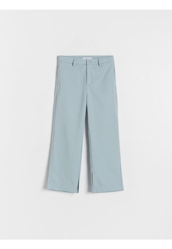 Reserved - Spodnie z rozcięciami - jasnozielony. Kolor: zielony. Materiał: tkanina, wiskoza. Wzór: gładki