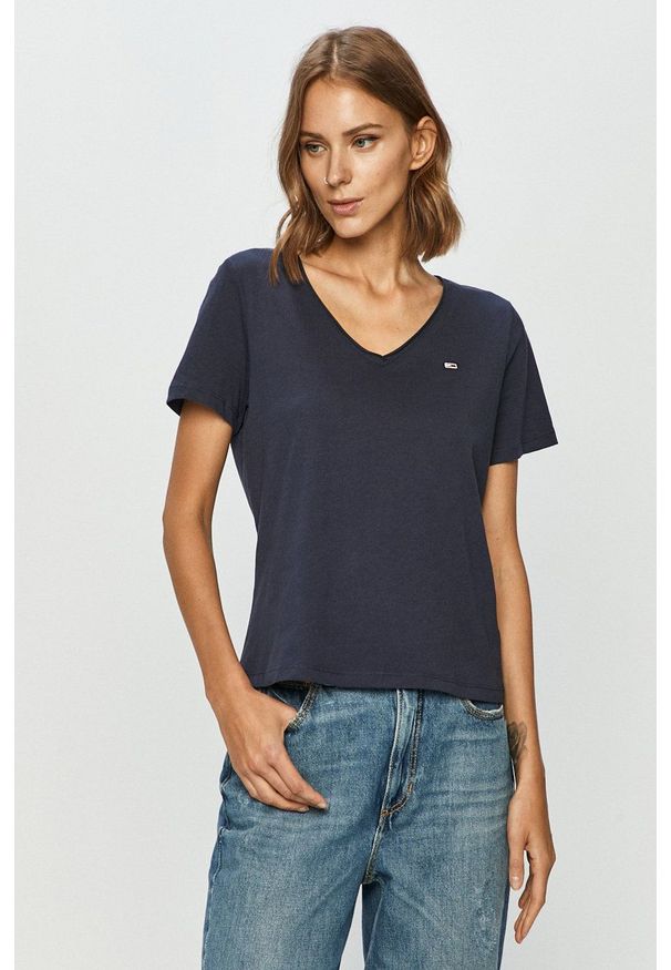 Tommy Jeans - T-shirt DW0DW09195.NOS. Okazja: na co dzień. Kolor: niebieski. Materiał: dzianina. Wzór: gładki. Styl: casual
