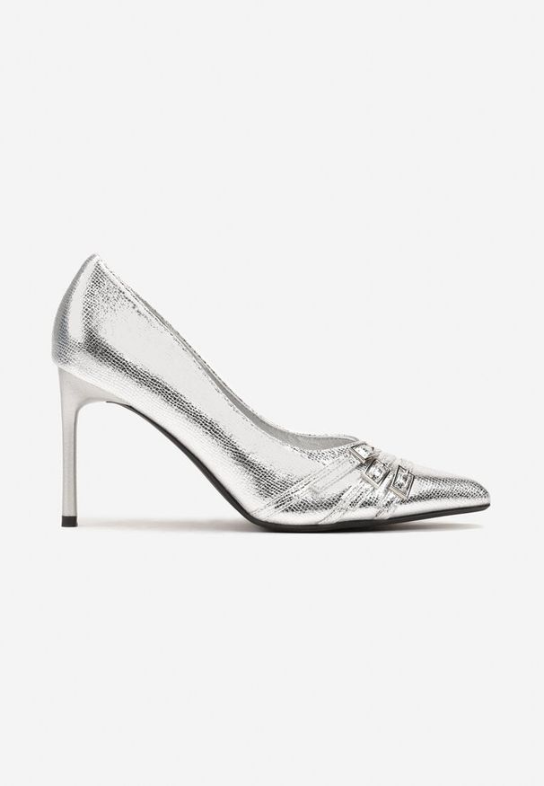 Born2be - Srebrne Eleganckie Szpilki ze Szpiczastym Noskiem i Ozdobnymi Klamerkami Raiyanna. Okazja: na imprezę, na co dzień. Nosek buta: szpiczasty. Kolor: srebrny. Materiał: jeans. Wzór: aplikacja. Obcas: na szpilce. Styl: elegancki