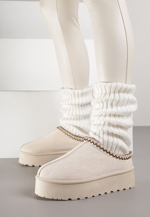 Born2be - Beżowe Śniegowce na Grubej Podeszwie z Ozdobnym Haftem Zivirae. Okazja: do pracy, na co dzień. Kolor: beżowy. Materiał: puch, wełna. Wzór: haft. Sezon: zima. Obcas: na platformie. Styl: casual