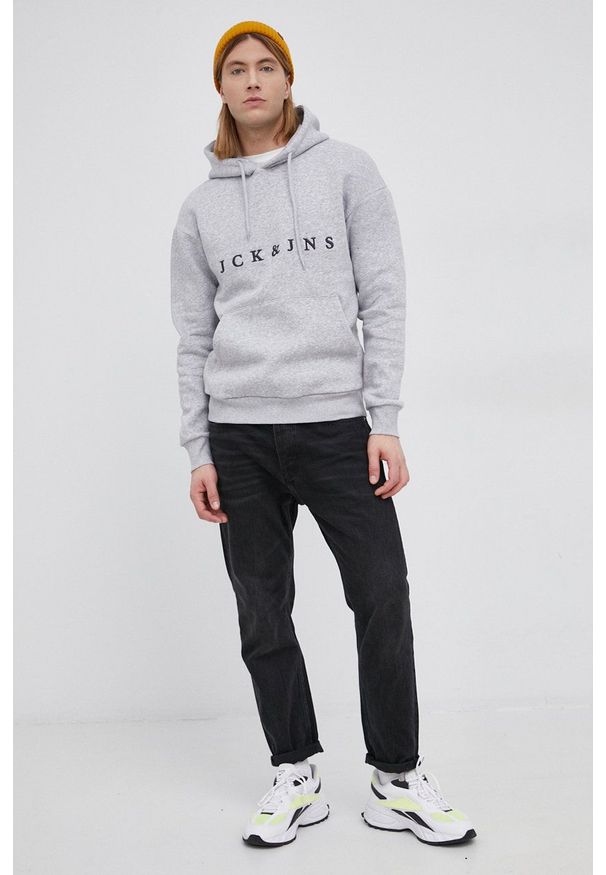 Jack & Jones Bluza męska kolor szary z kapturem z aplikacją. Typ kołnierza: kaptur. Kolor: szary. Wzór: aplikacja