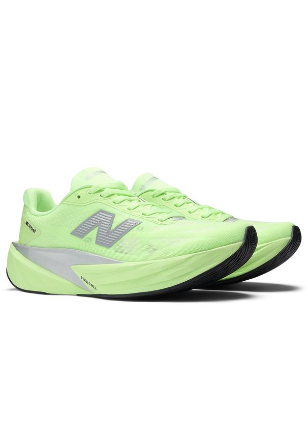 Buty damskie New Balance FuelCell Rebel v5 WFCXLZ5 – zielone. Kolor: zielony. Materiał: materiał, syntetyk, guma. Szerokość cholewki: normalna. Wzór: geometria. Sport: fitness, bieganie