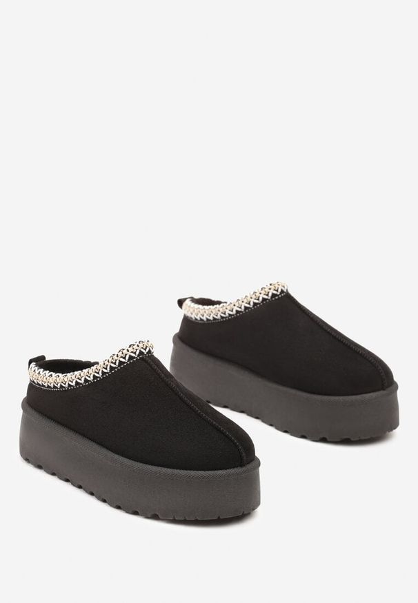 Renee - Czarne Śniegowce na Platformie z Niską Cholewką i Haftowanym Wzorem Zivilae. Okazja: na co dzień. Wysokość cholewki: przed kostkę. Kolor: czarny. Materiał: jeans, puch. Szerokość cholewki: normalna. Wzór: haft. Obcas: na platformie. Styl: casual