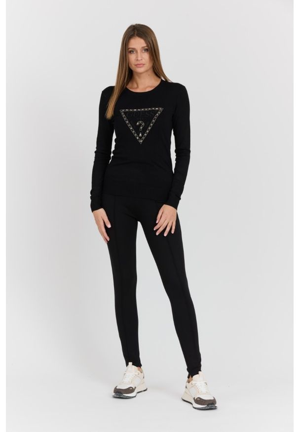 Guess - GUESS Czarny damski sweter Rylie Triangle Logo, Rozmiar M. Kolor: czarny. Materiał: wiskoza, materiał, poliester, elastan. Długość rękawa: długi rękaw. Długość: długie. Styl: klasyczny