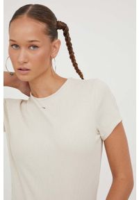 Tommy Jeans t-shirt damski kolor beżowy. Okazja: na co dzień. Kolor: beżowy. Materiał: bawełna, dzianina, prążkowany. Wzór: aplikacja. Styl: casual #2