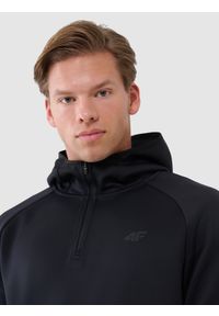 4f - 4F Bluza treningowa regular szybkoschnąca męska - czarna S. Okazja: na co dzień. Typ kołnierza: kaptur. Kolor: czarny. Długość: krótkie. Wzór: ze splotem, gładki. Materiał: materiał, syntetyk, dzianina, włókno, elastan, tkanina. Długość rękawa: raglanowy rękaw. Styl: sportowy, klasyczny, casual. Sport: fitness, bieganie #2
